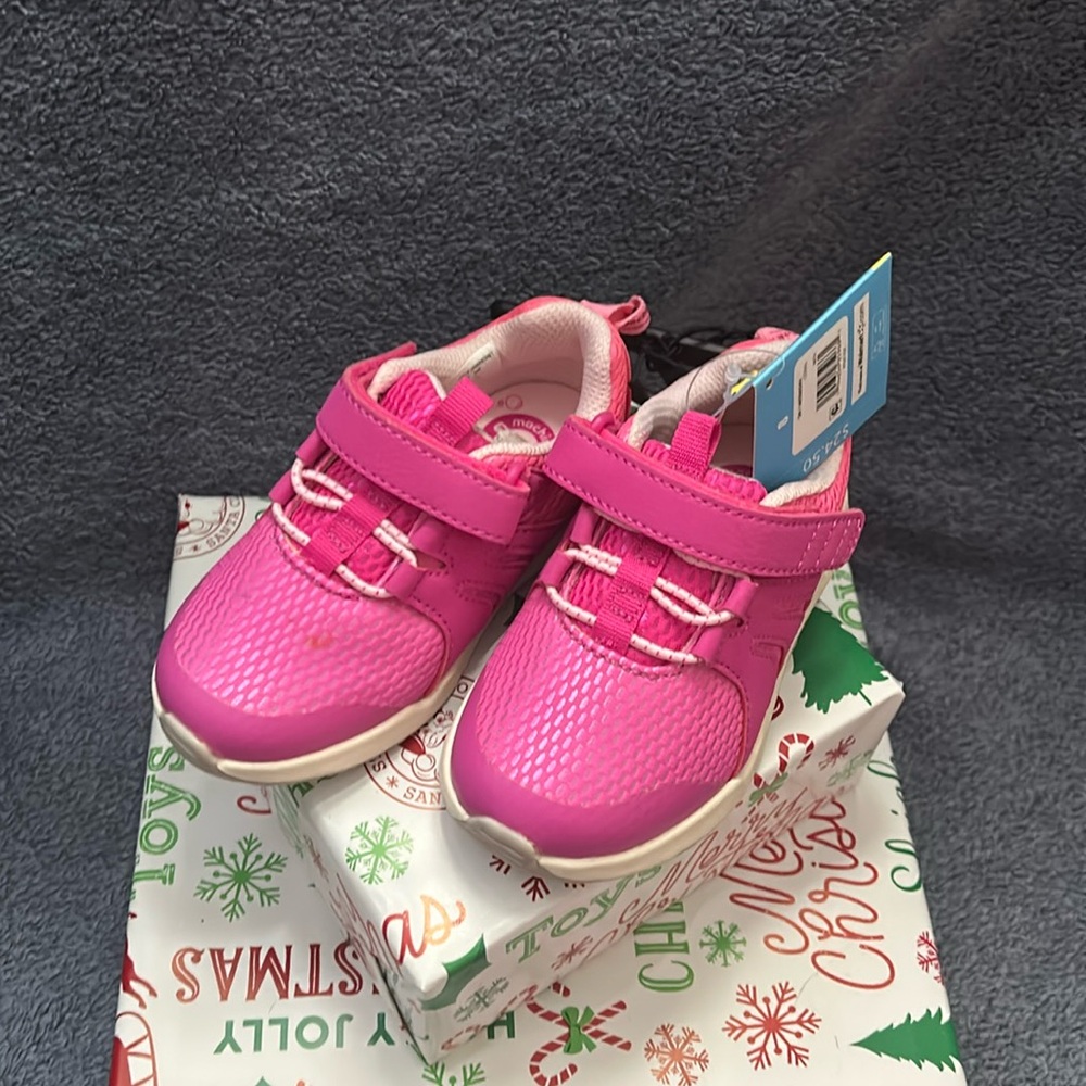 Toddler Girl BRAND NEW 
With tags size 8 pink
Walmart Munchin Washable